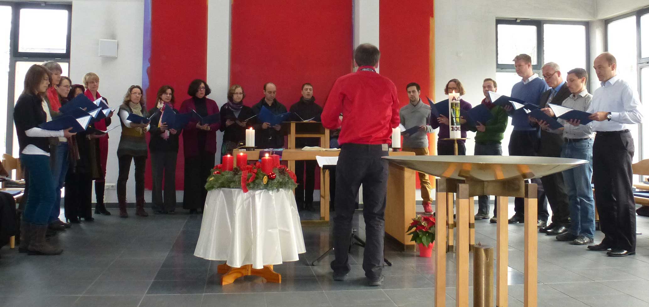 Foto vom Kammerchor in der Dietrich-Bonhoeffer-Kirche im Dezember 2013