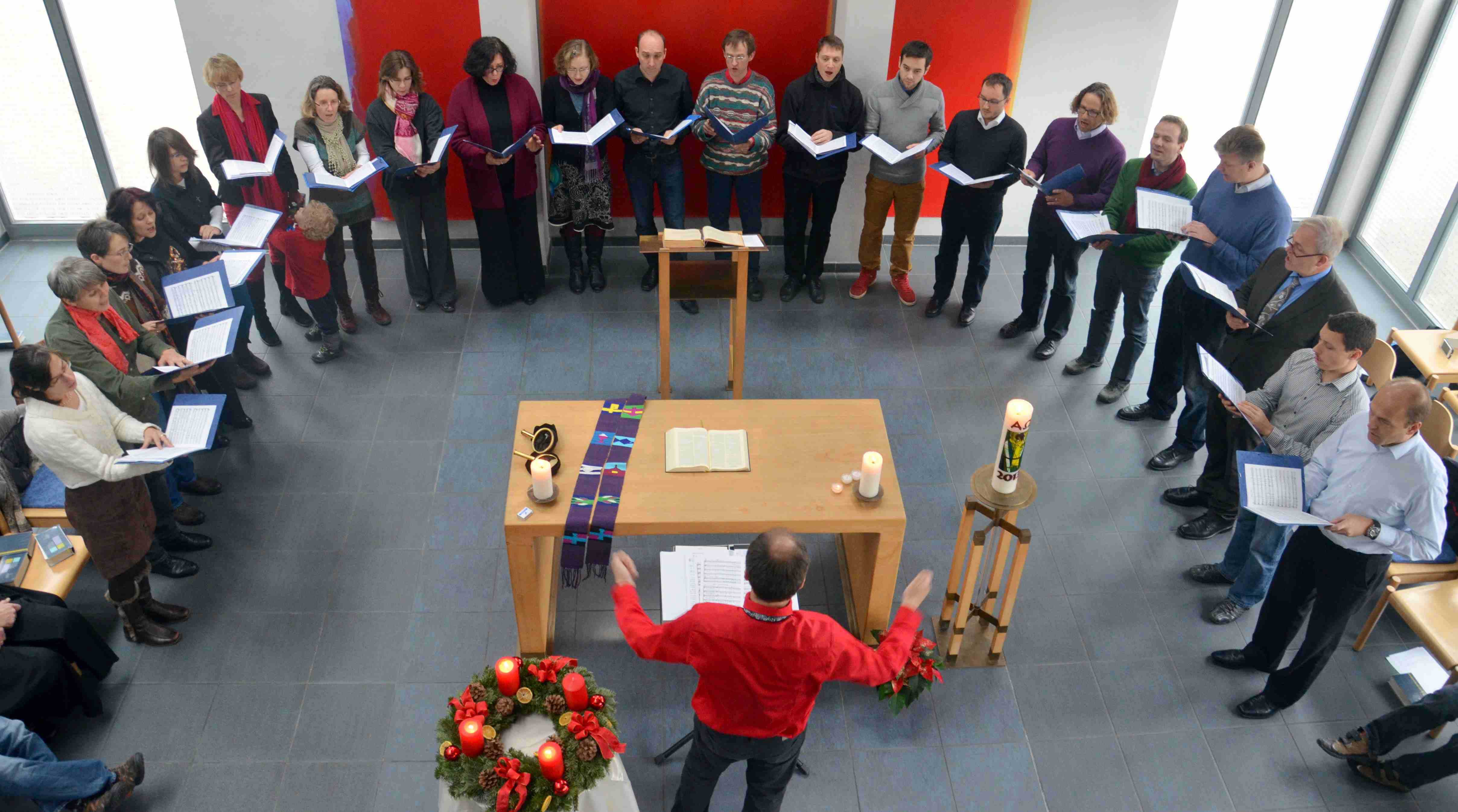 Foto vom Kammerchor in der Dietrich-Bonhoeffer-Kirche im Dezember 2013