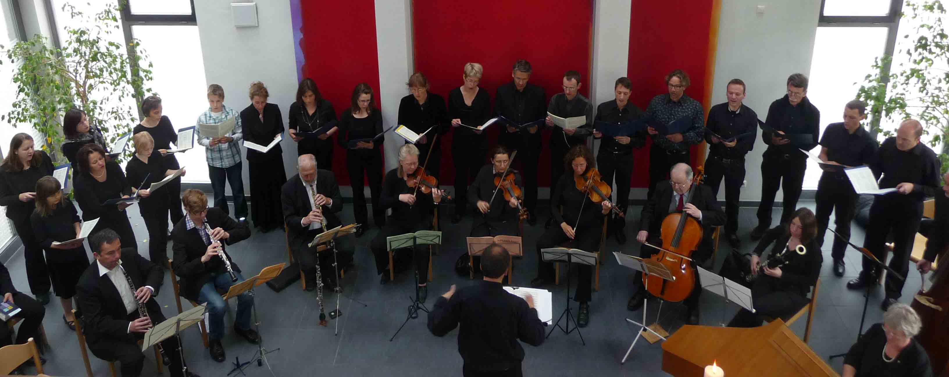 Foto vom Kammerchor Canticolino und Instrumentalisten im Mai 2011