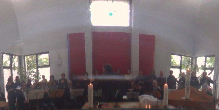 Foto vom Kammerchor Canticolino mit Instrumentalisten im Mai 2011