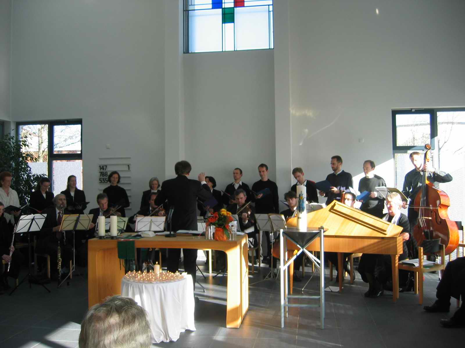 Foto vom Chor Canticolino in der Dietrich-Bonhoeffer-Kirche im November 2004