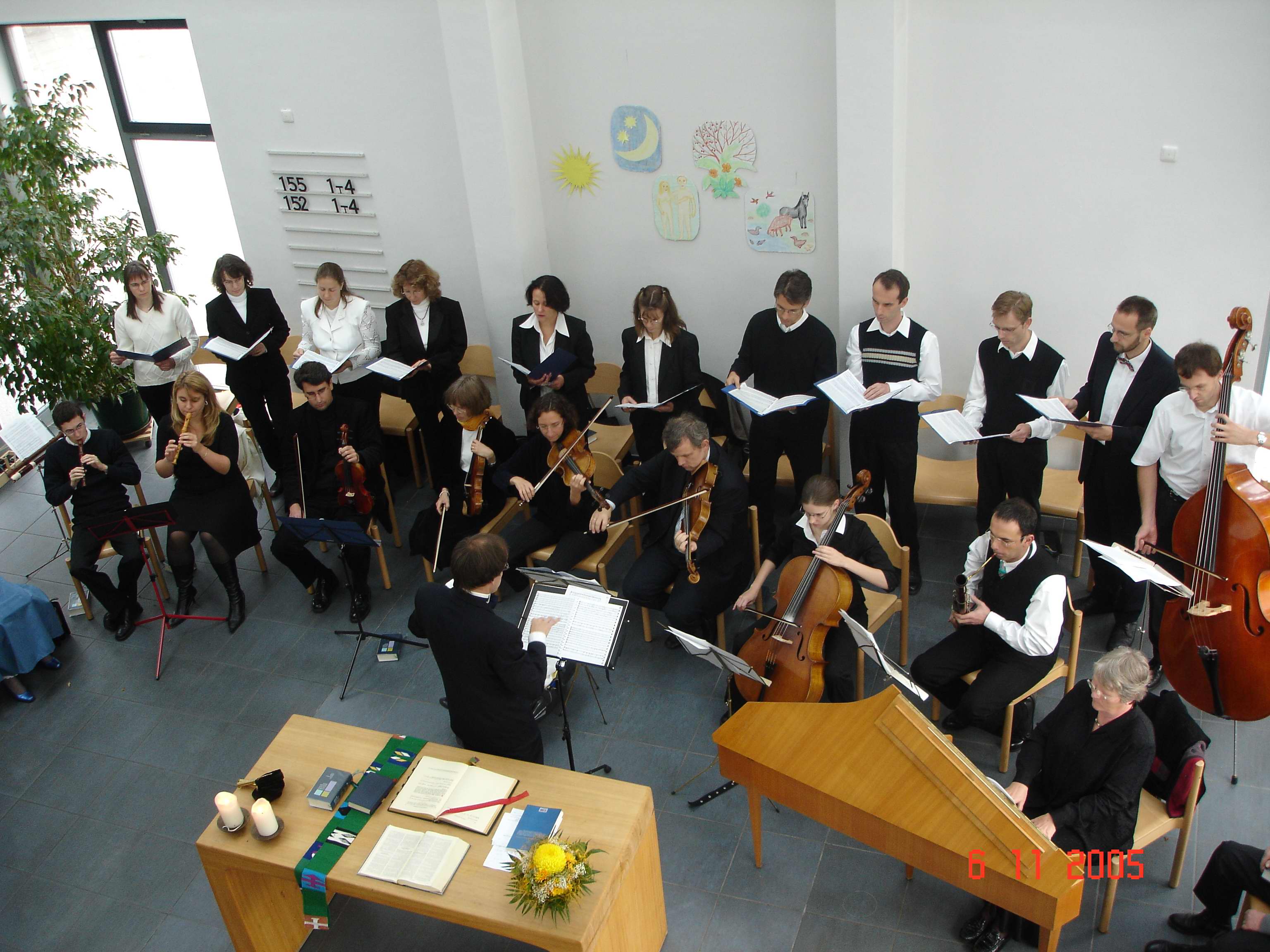 Foto vom Chor Canticolino in der Dietrich-Bonhoeffer-Kirche im November 2005